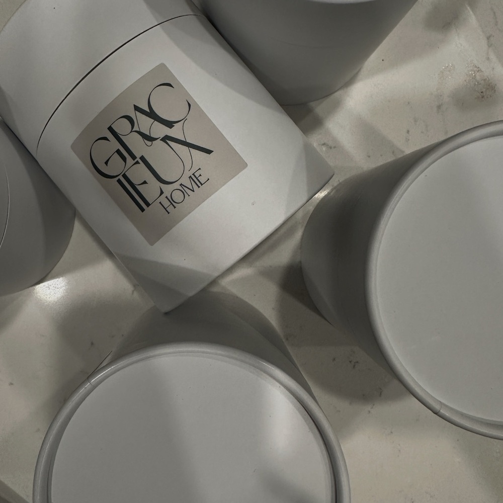 Clean Linen Candle - Picture 2 of 3